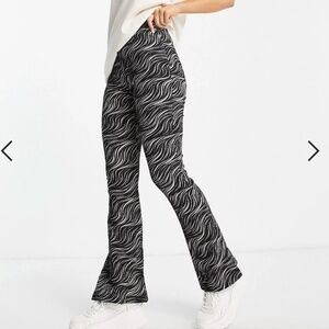 Topshop Crinkle Flared Pants in Zebra - Size 10